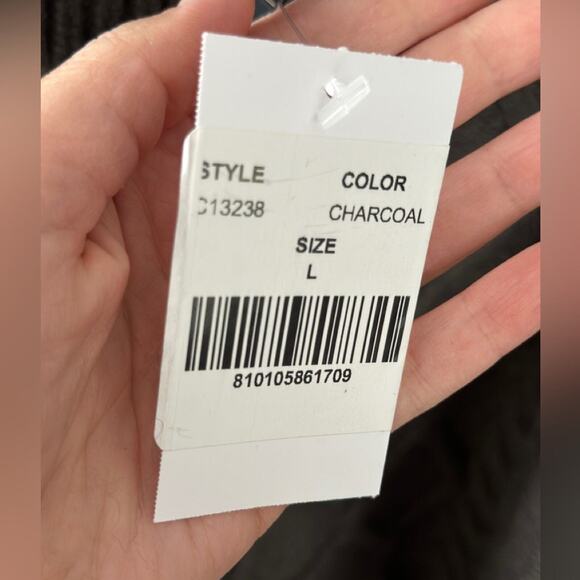 Central park West Tiegen Cables Sweater in Charcoal Large NWT - Picture 12 of 13